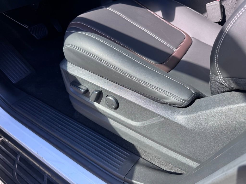 New 2025 Nissan Armada SL w/ Captain's Chari Seat Package image 18