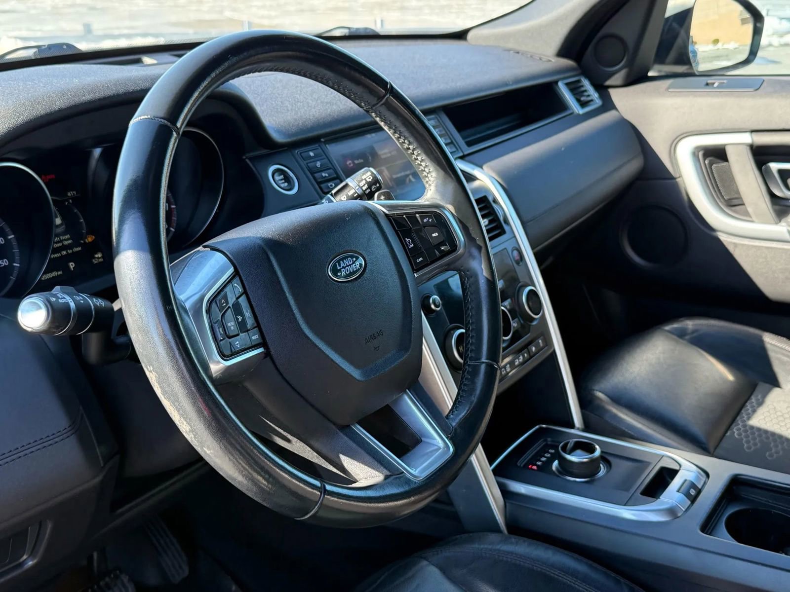 Used 2017 Land Rover Discovery Sport SE image 9