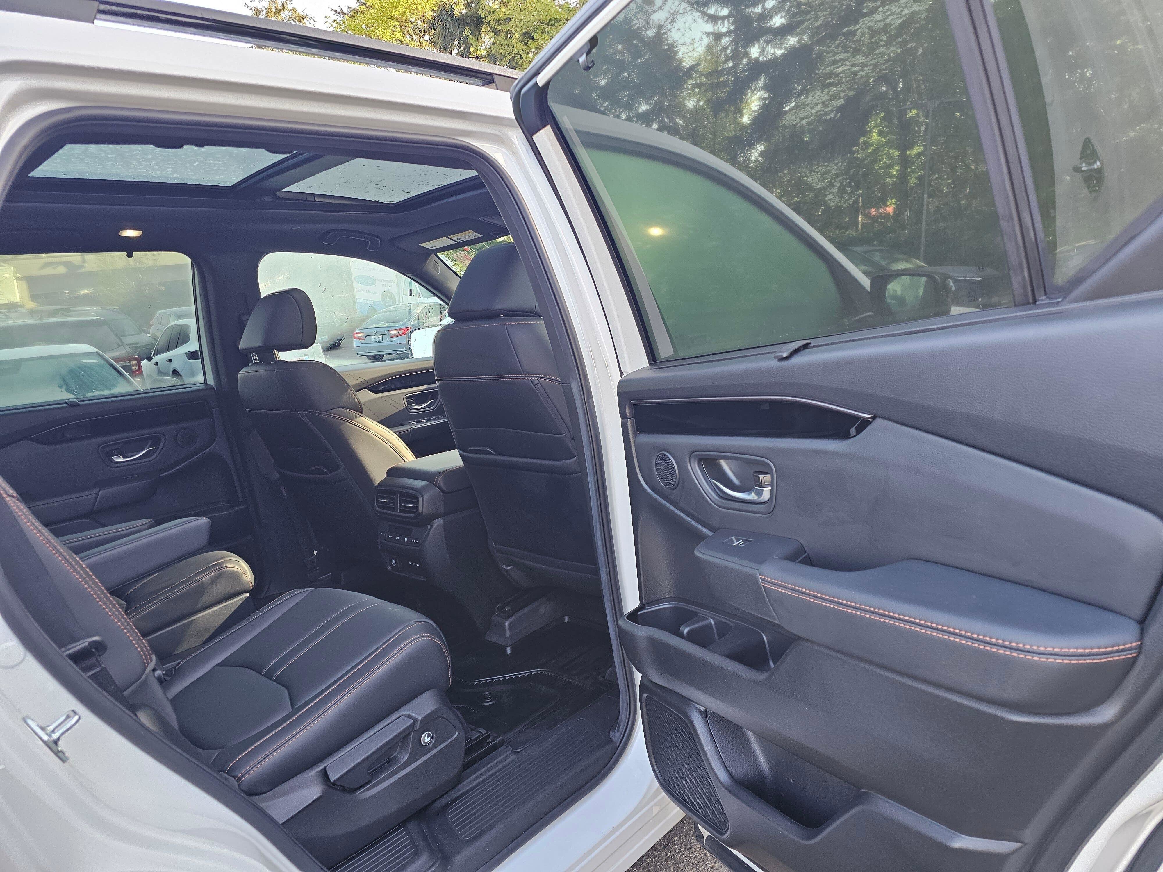 Used 2025 Honda Pilot TrailSport image 12