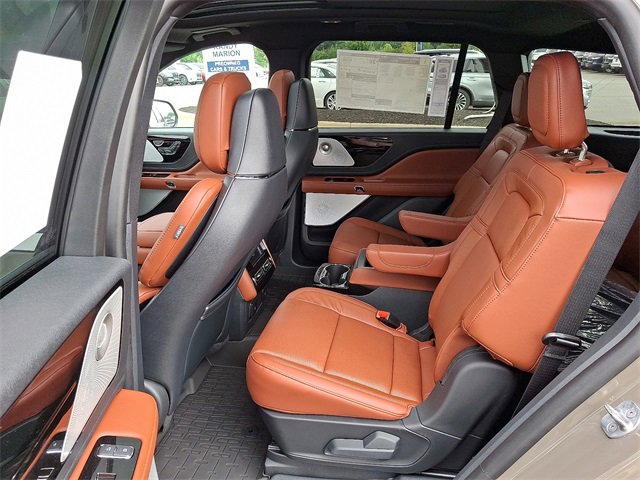 New 2025 Lincoln Aviator Reserve w/ Equipment Group 201A image 5