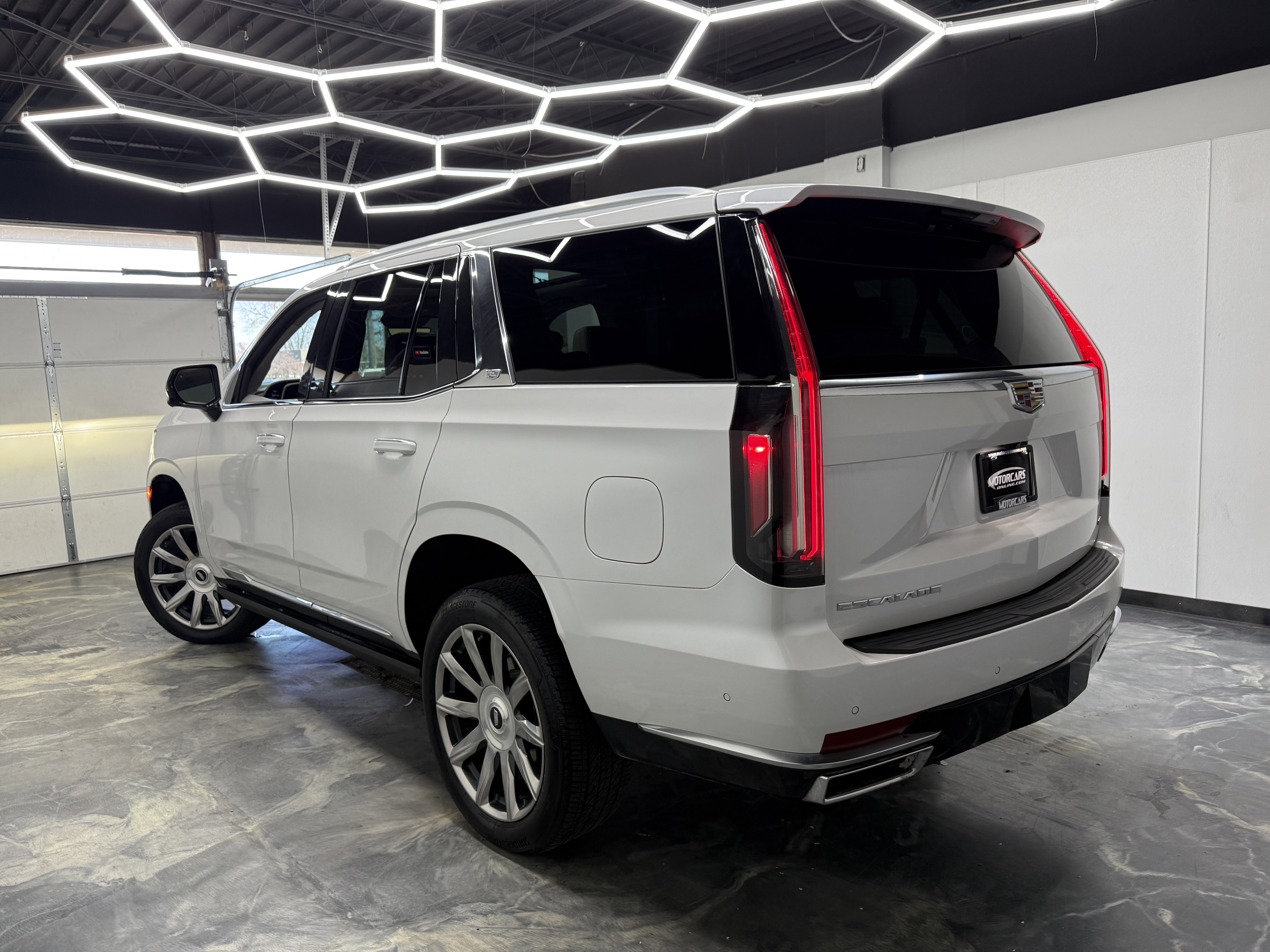 Used 2023 Cadillac Escalade Premium Luxury Platinum image 3