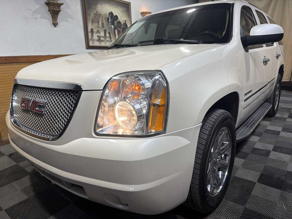 Used 2014 GMC Yukon Denali RWD image 5