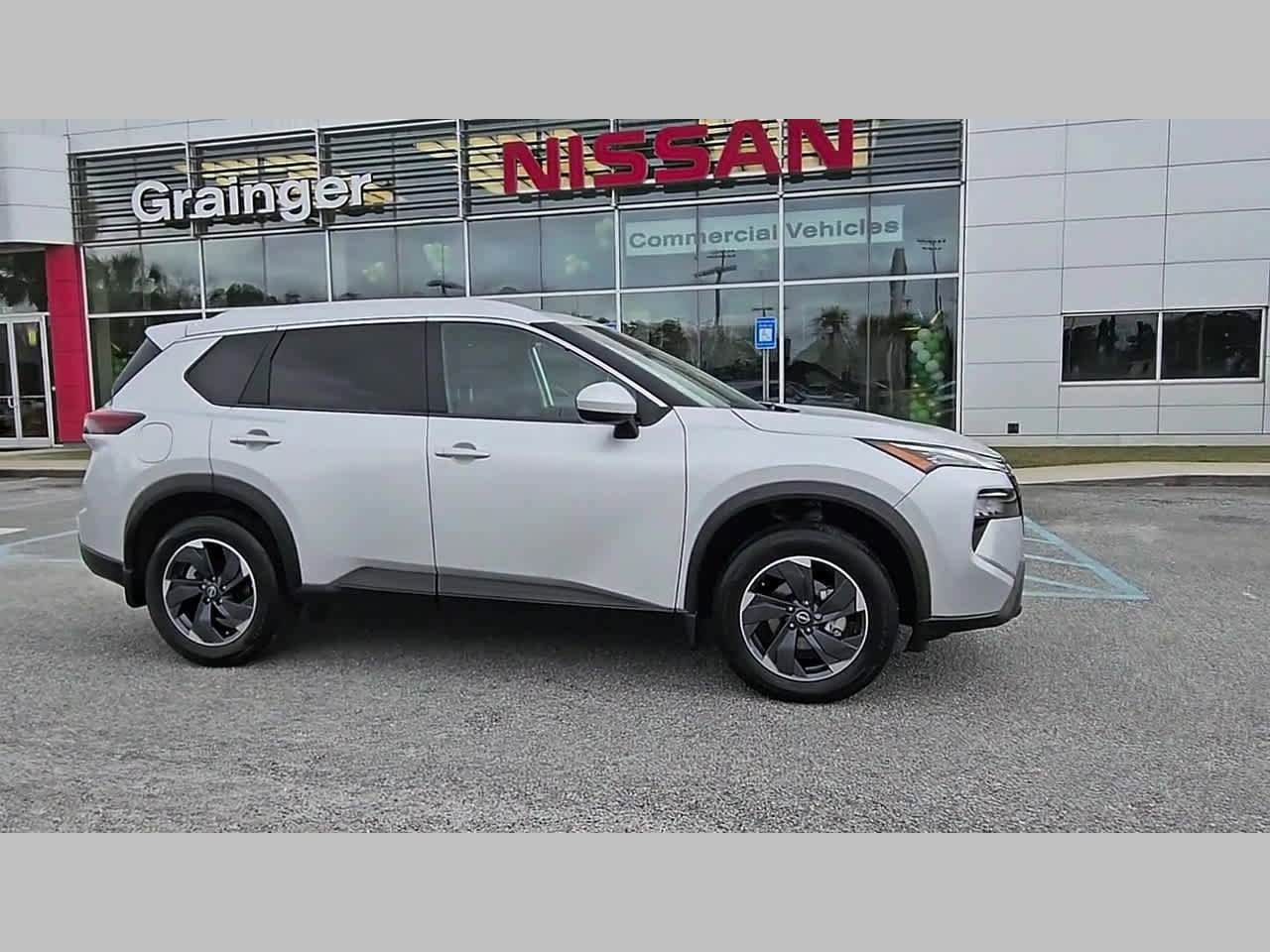 Used 2024 Nissan Rogue SV w/ SV Premium Package image 37