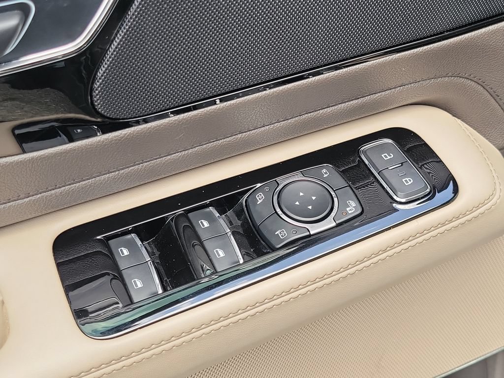 Certified 2023 Lincoln Aviator 2WD w/ Class IV Trailer Tow Package image 19