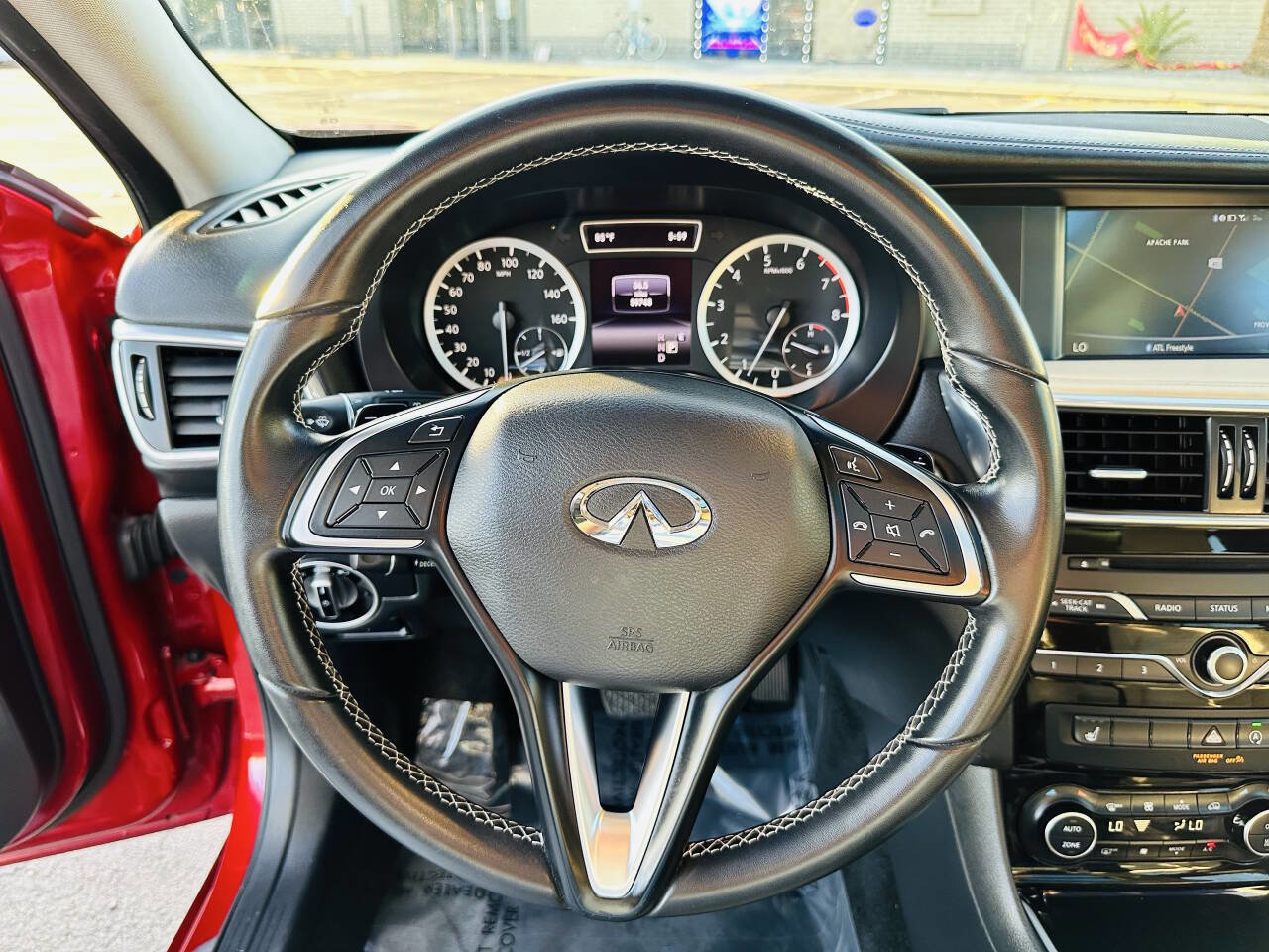 Used 2019 INFINITI QX30 w/ Navigation Package image 17