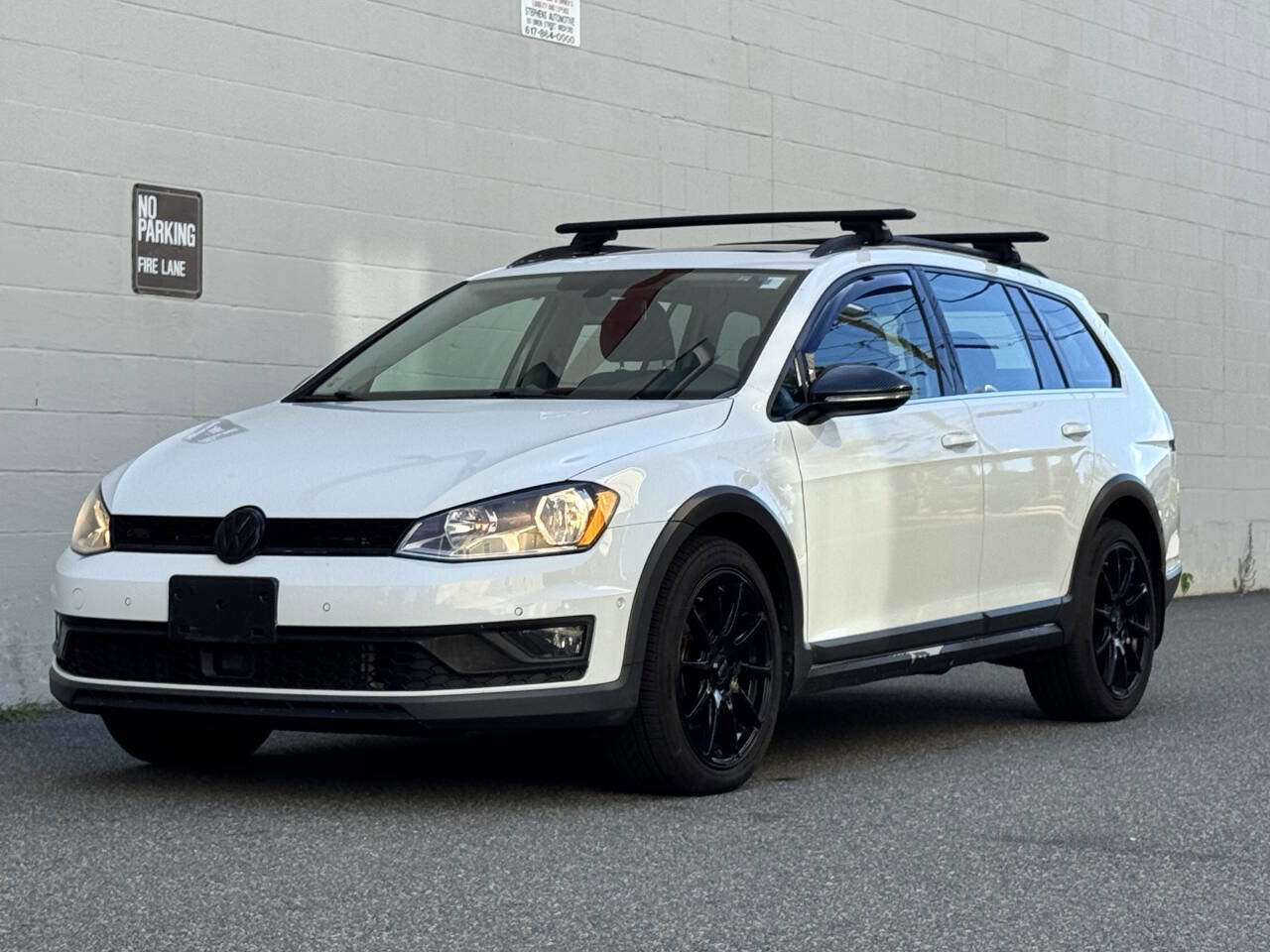 Used 2017 Volkswagen Golf Alltrack SE image 2