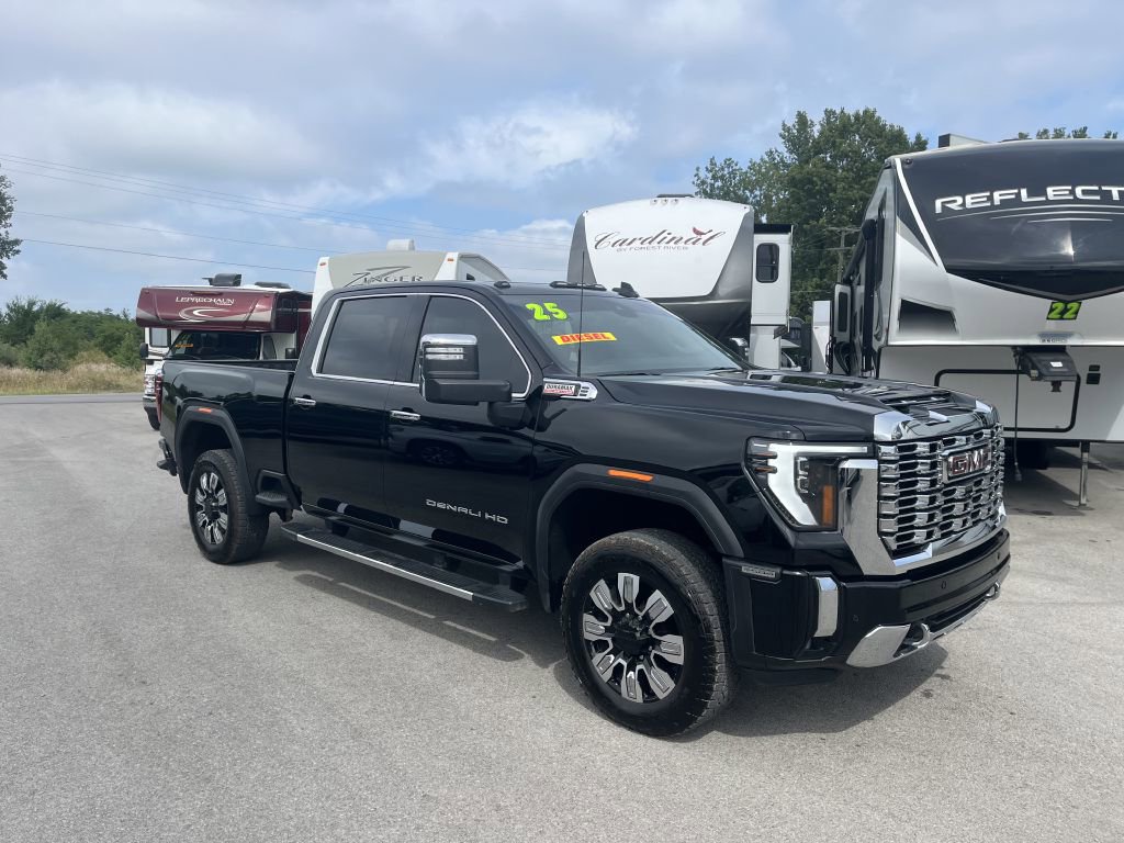 Used 2025 GMC Sierra 2500 Denali image 2