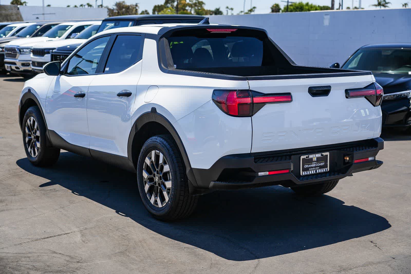 Used 2025 Hyundai Santa Cruz SE FWD image 8