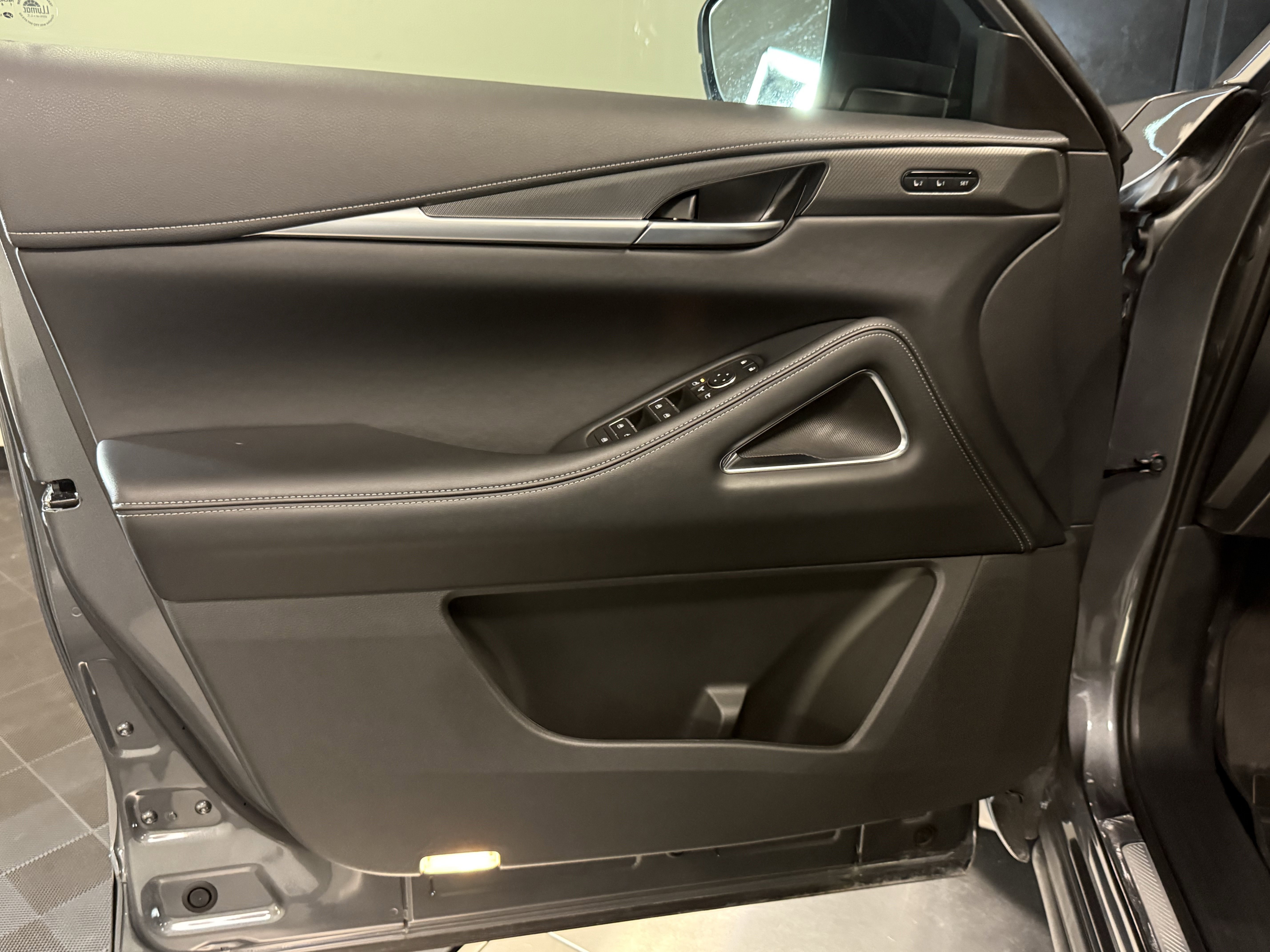 Certified 2026 INFINITI QX60 Luxe w/ Family Package FWD image 9