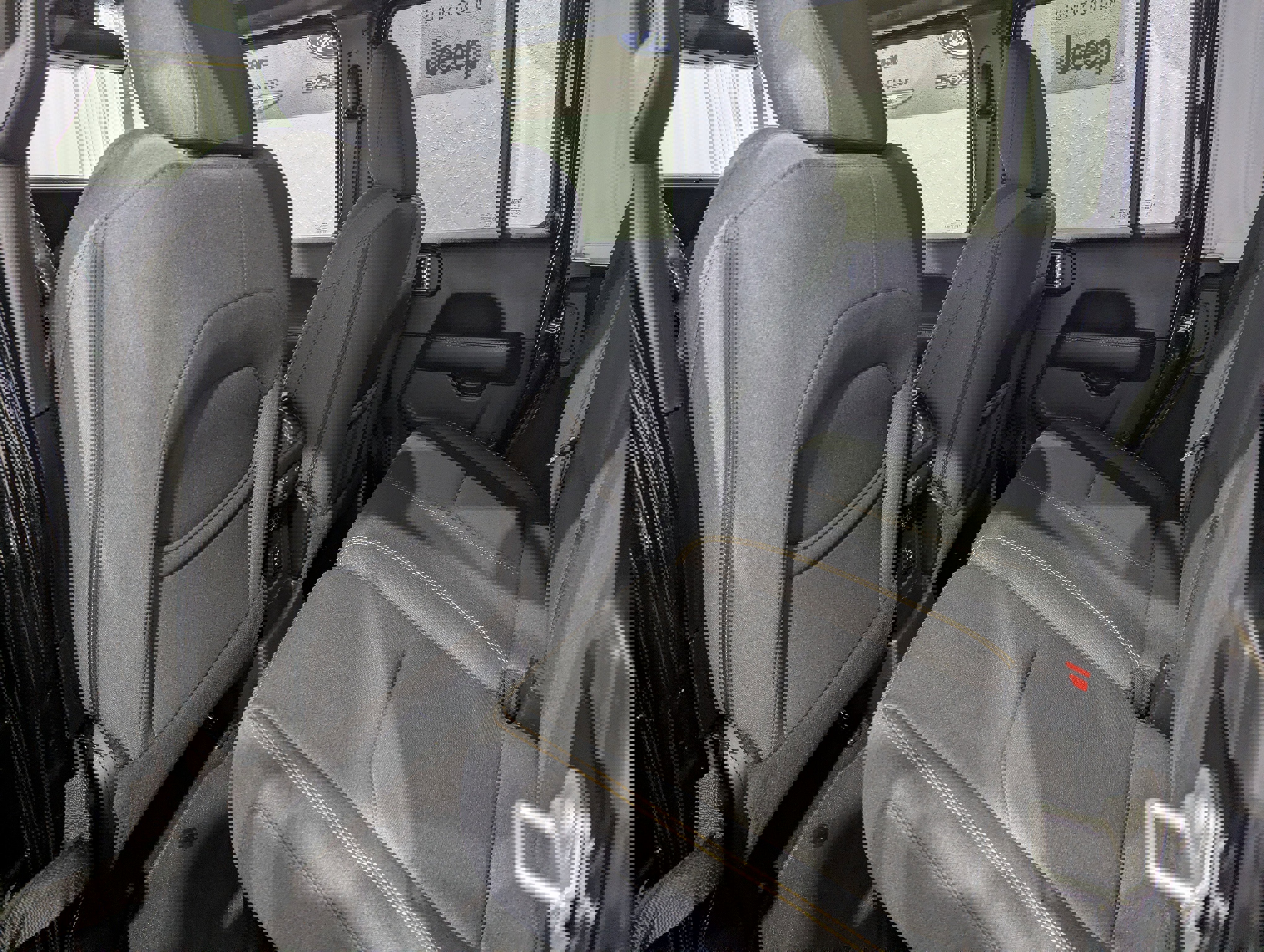 Used 2025 Jeep Wrangler Unlimited Sahara image 11