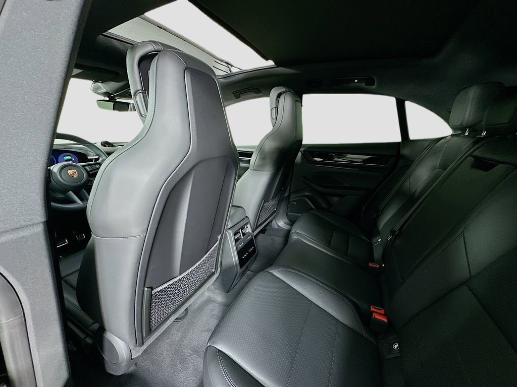 Used 2025 Porsche Macan 4S Electric image 24