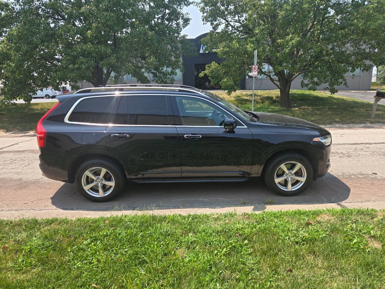 Used 2018 Volvo XC90 T5 Momentum AWD/4WD image 5