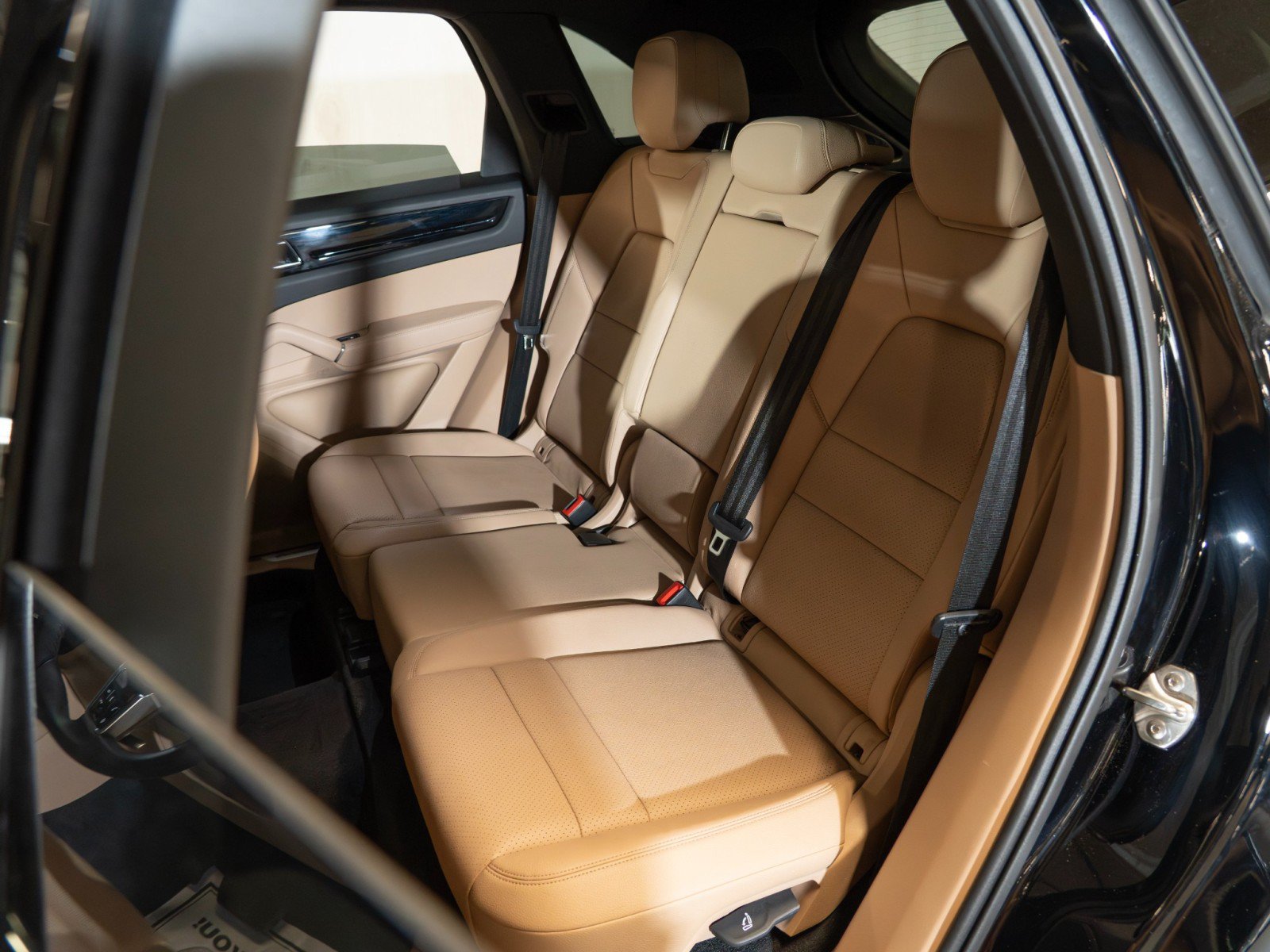 Certified 2022 Porsche Cayenne AWD/4WD image 28