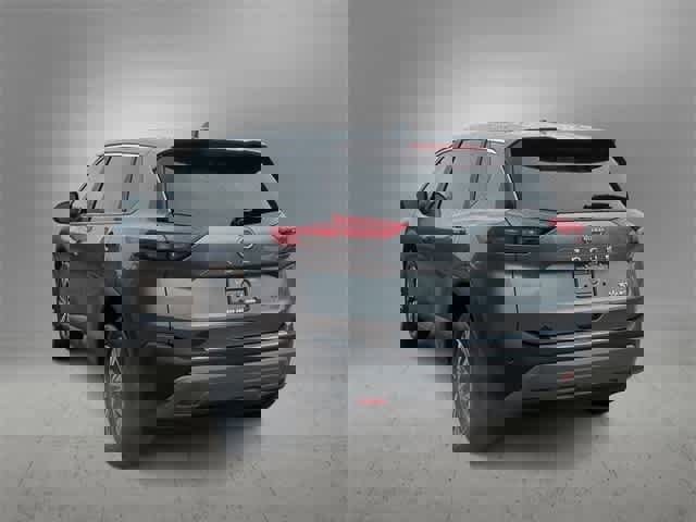 Used 2023 Nissan Rogue SV image 6