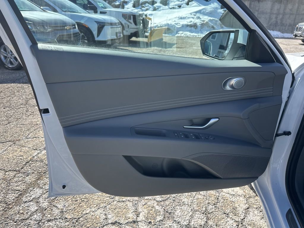 Certified 2025 Hyundai Elantra SEL image 8