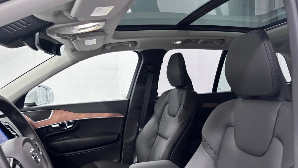 Certified 2025 Volvo XC90 T8 Plus w/ Protection Package Premier AWD/4WD image 12