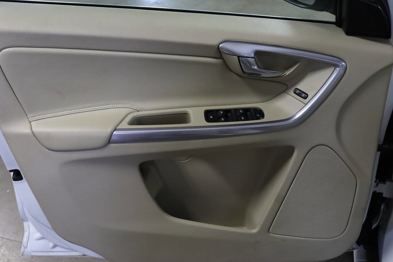 Used 2016 Volvo XC60 T5 Premier image 20