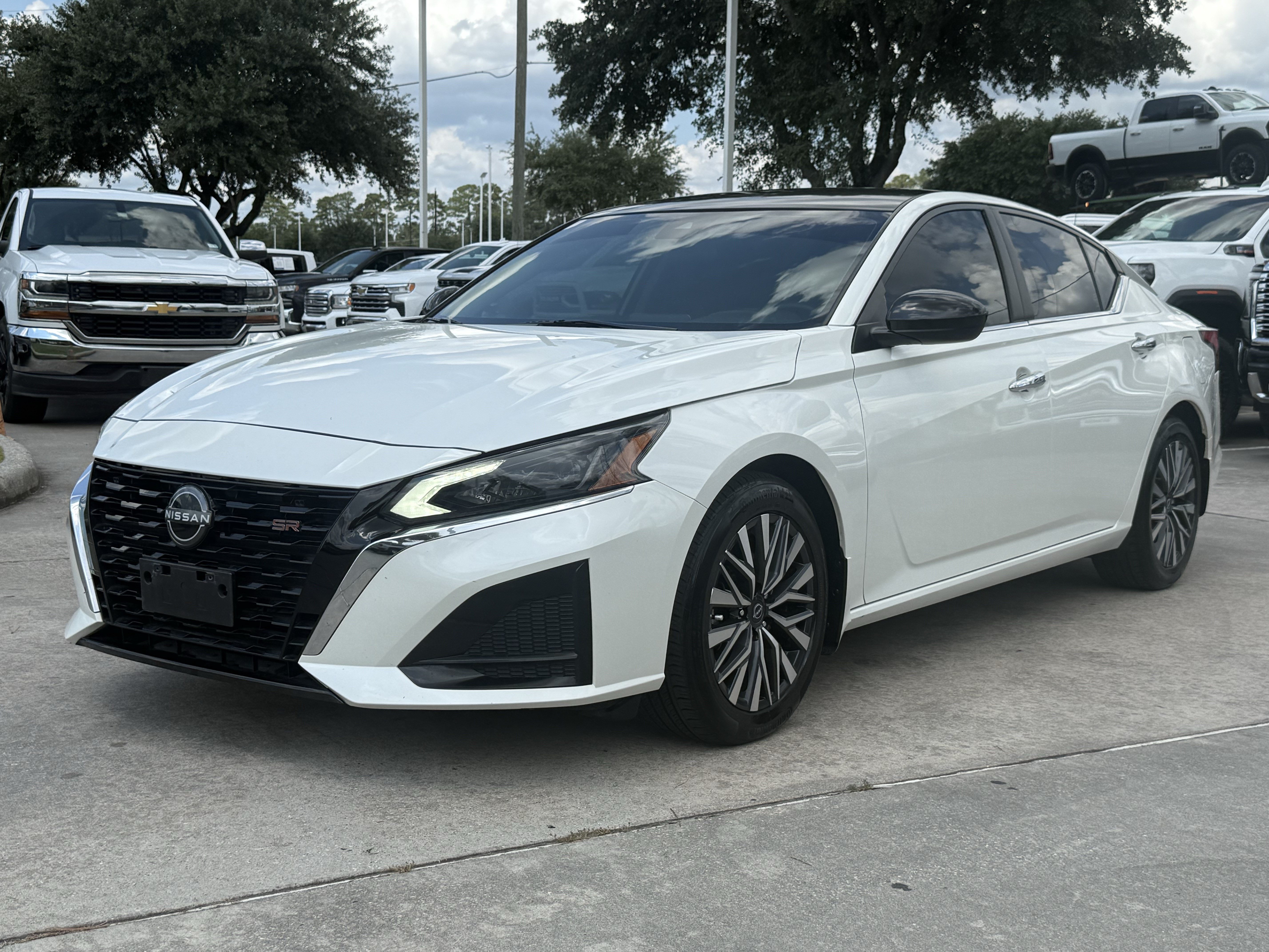 Used 2023 Nissan Altima 2.5 SV FWD image 9