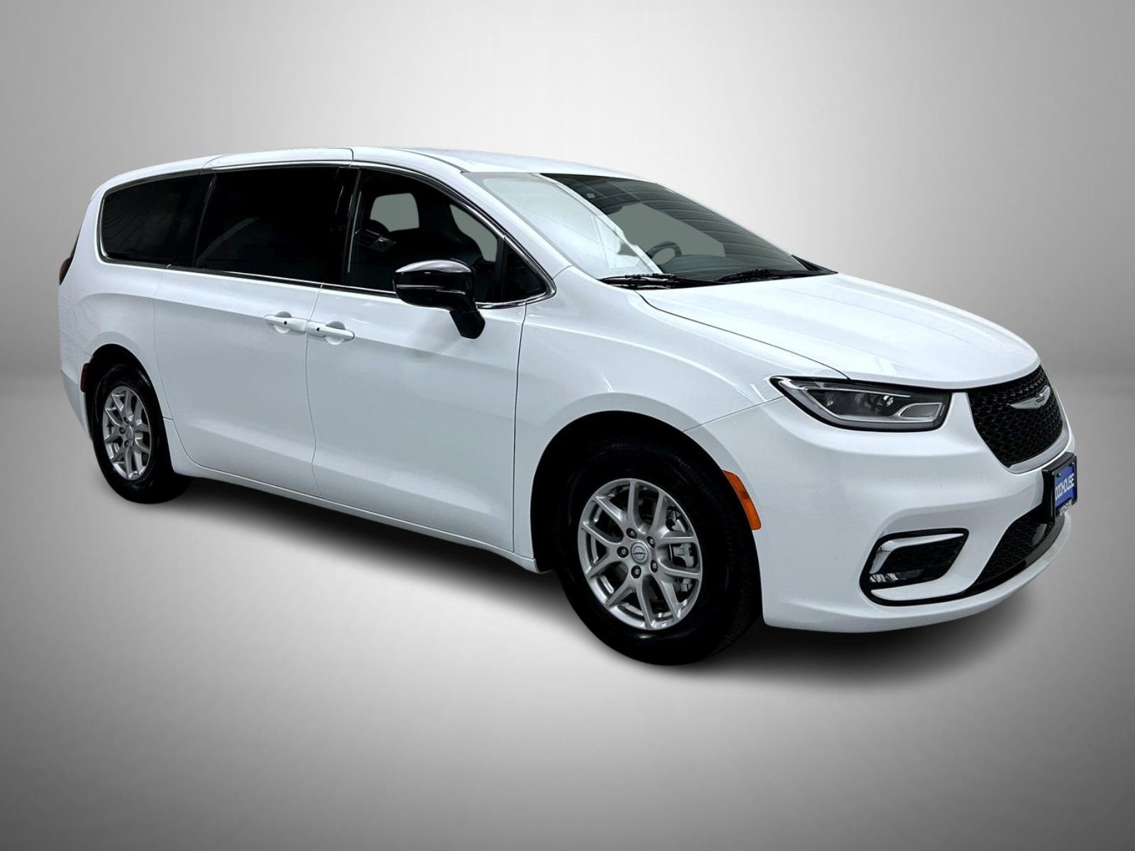 Used 2025 Chrysler Pacifica Select image 3