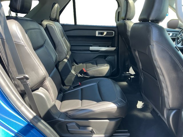 Used 2022 Ford Explorer XLT w/ Equipment Group 202A AWD/4WD image 18