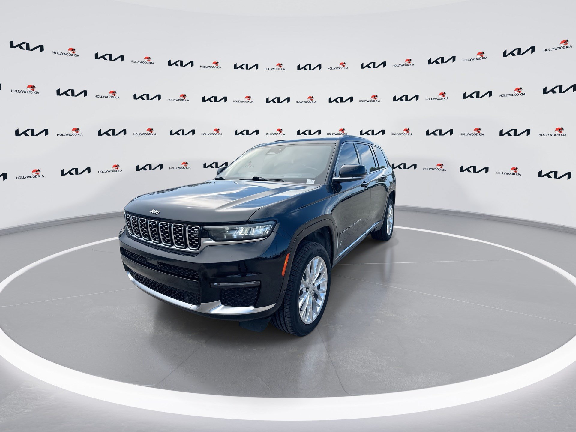 Used 2021 Jeep Grand Cherokee L Summit w/ Advanced Protech Group IV AWD/4WD image 4