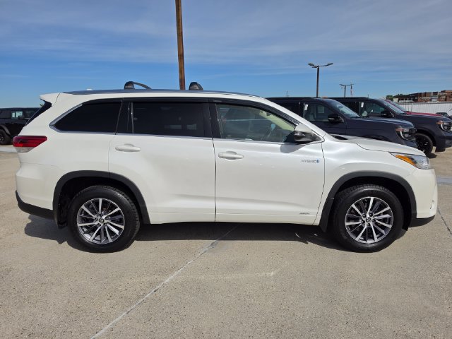 Used 2018 Toyota Highlander XLE AWD/4WD image 4
