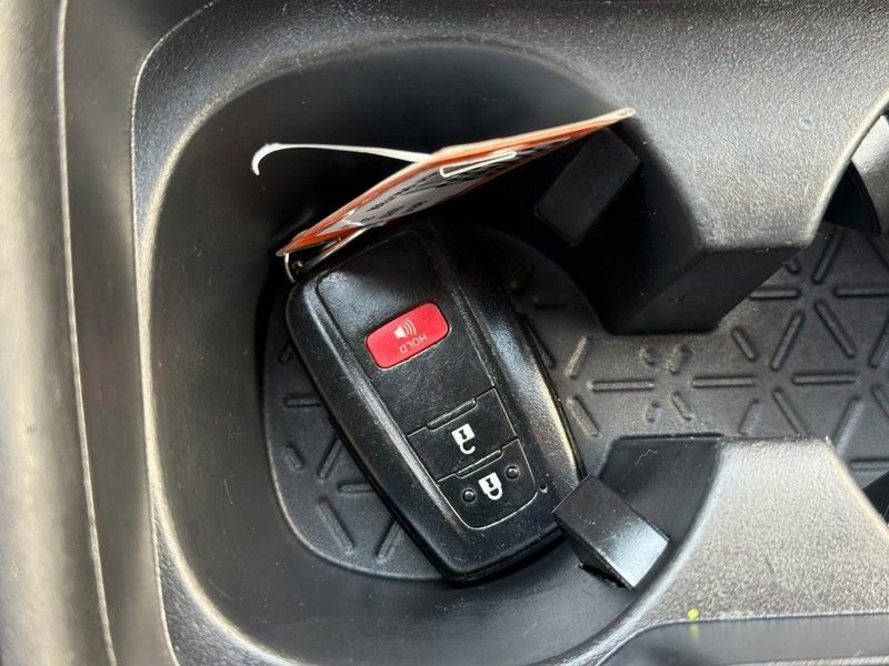 Used 2021 Toyota RAV4 XLE image 30
