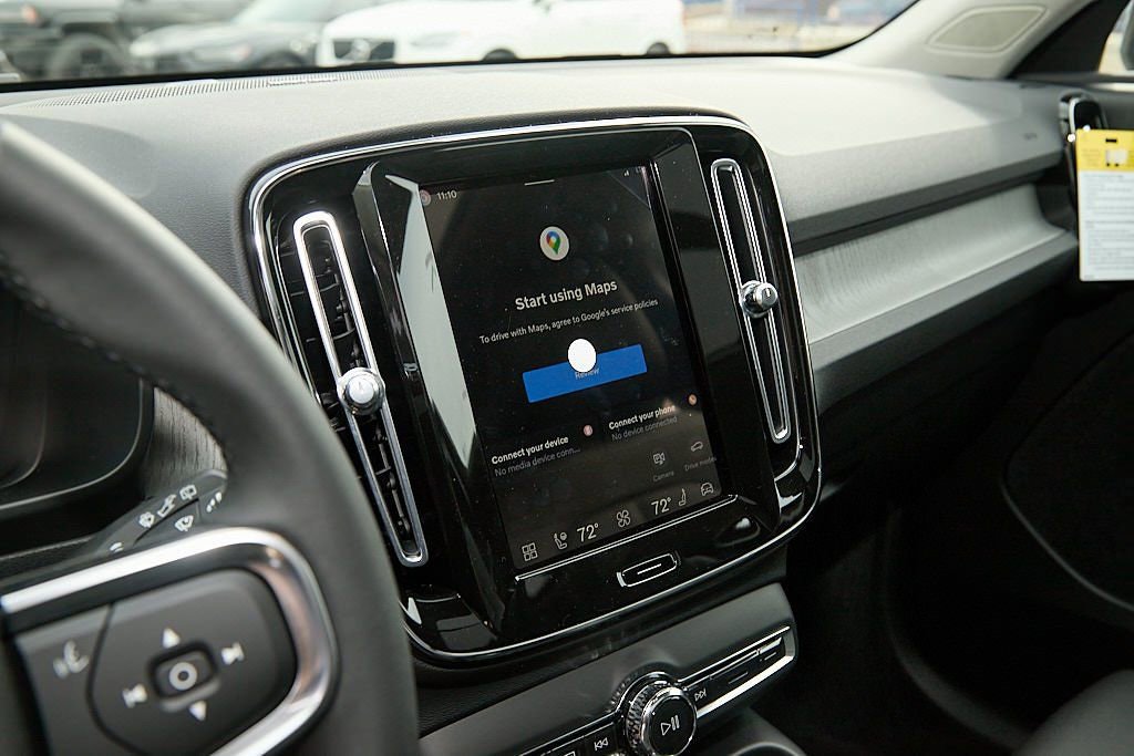 New 2026 Volvo XC40 B5 Plus w/ Protection Package Premier image 15