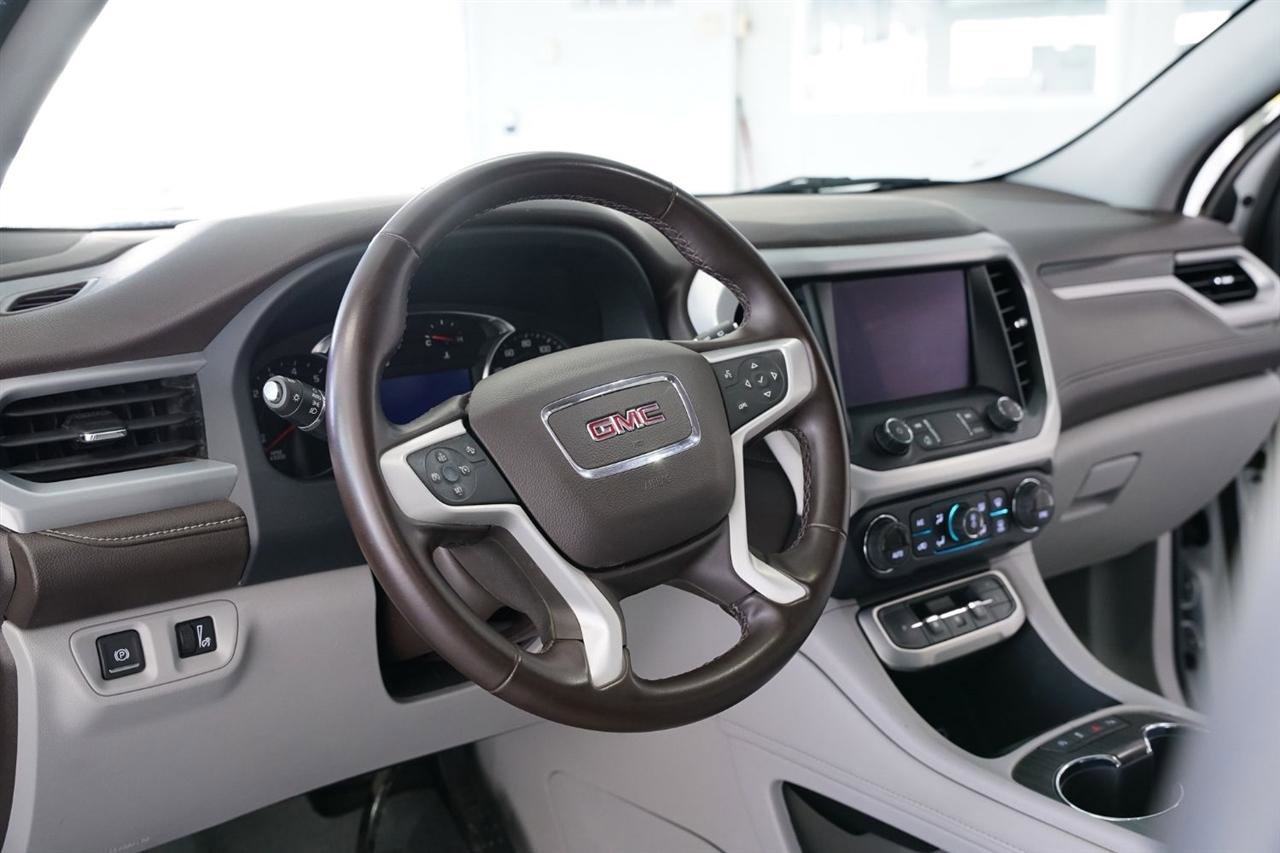 Used 2023 GMC Acadia SLT image 11