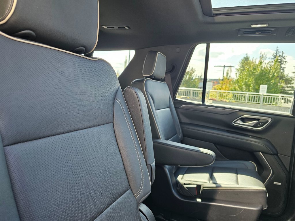 Used 2022 GMC Yukon SLT w/ SLT Luxury Package AWD/4WD image 13