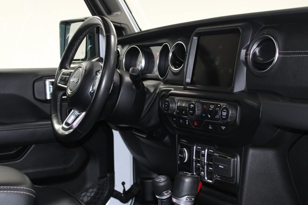Used 2023 Jeep Wrangler Unlimited Sahara w/ Cold Weather Group AWD/4WD image 28