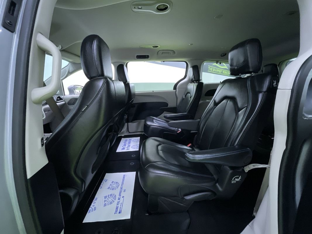 Used 2021 Chrysler Pacifica Touring-L image 25