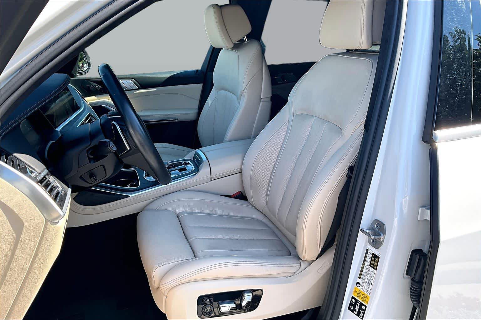 Used 2022 BMW X7 xDrive40i w/ Premium Package AWD/4WD image 7