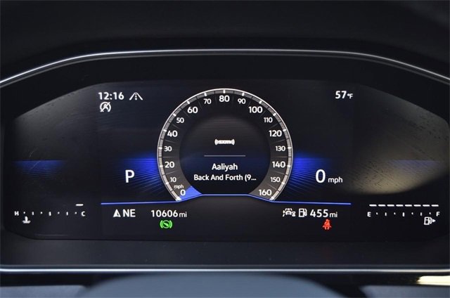 Certified 2025 Volkswagen Jetta SE w/ Sunroof Package image 12