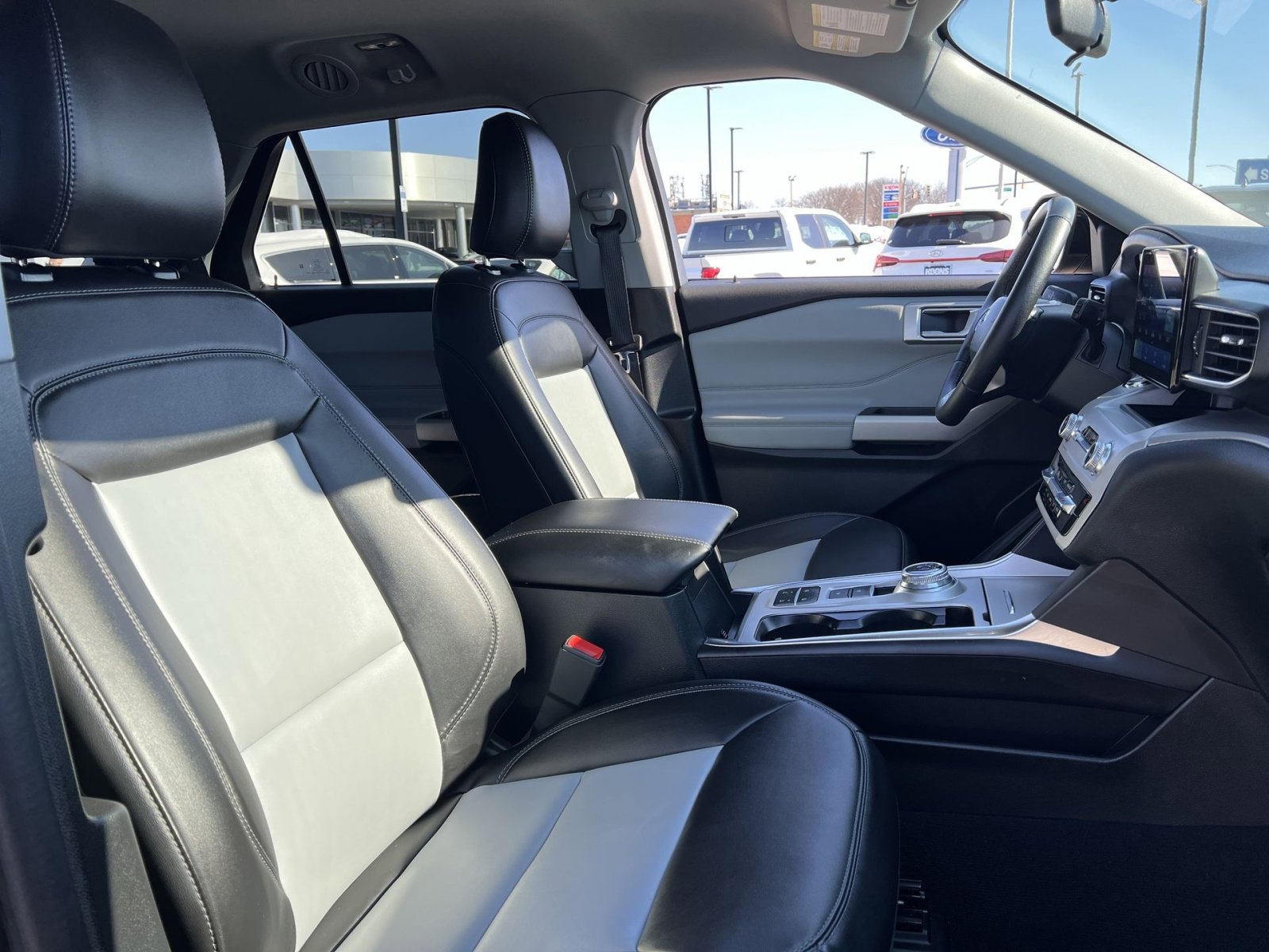 Used 2024 Ford Explorer XLT w/ Equipment Group 202A image 25