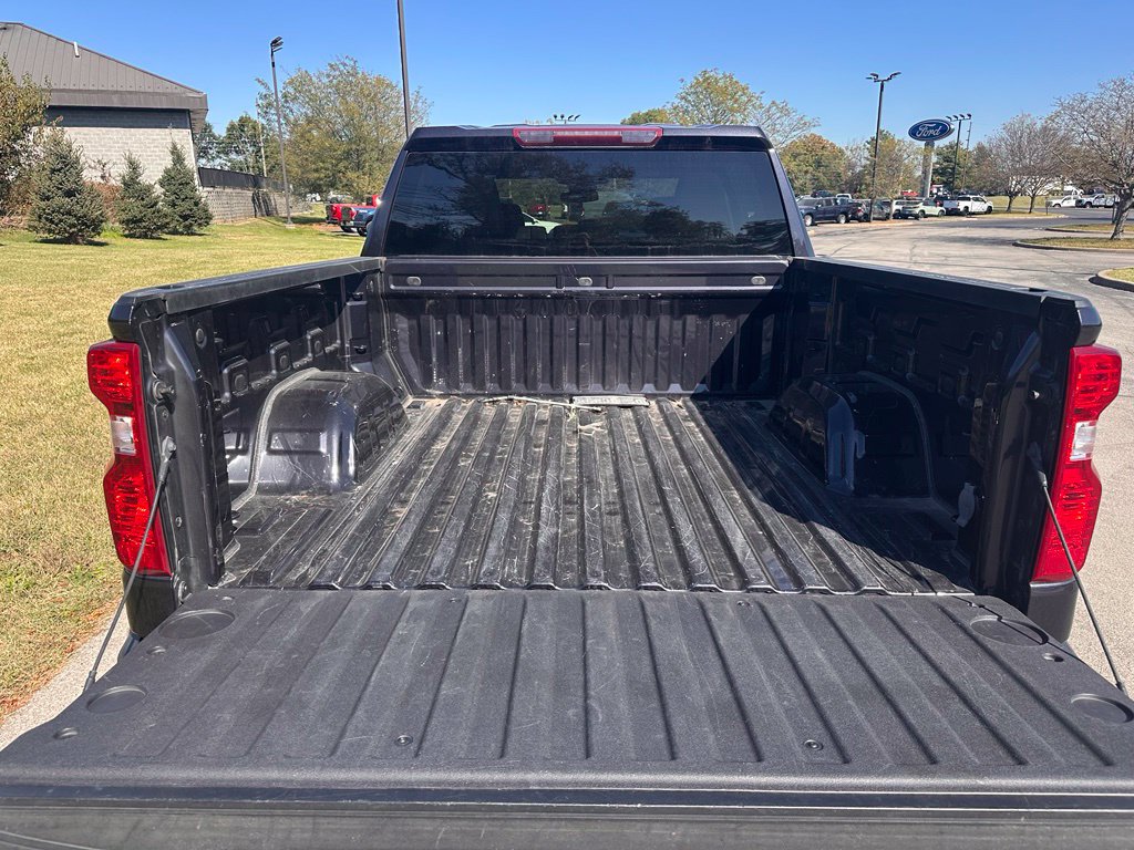 Used 2023 Chevrolet Silverado 1500 LT AWD/4WD image 9