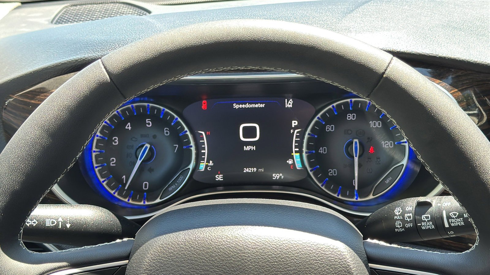 Certified 2024 Chrysler Pacifica Limited FWD image 27