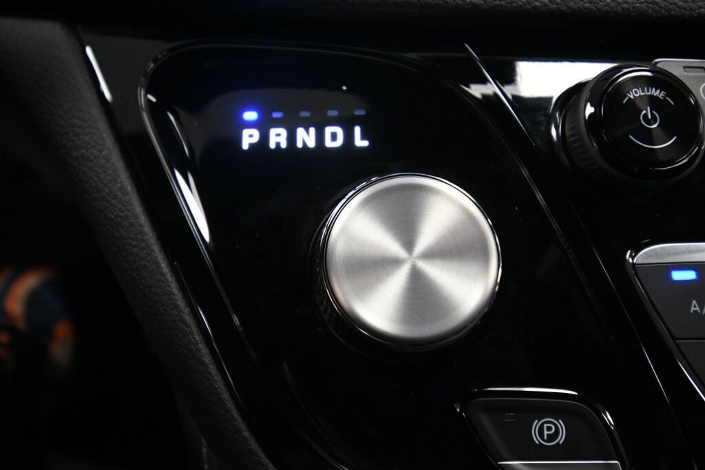 Used 2025 Chrysler Pacifica Limited FWD image 17