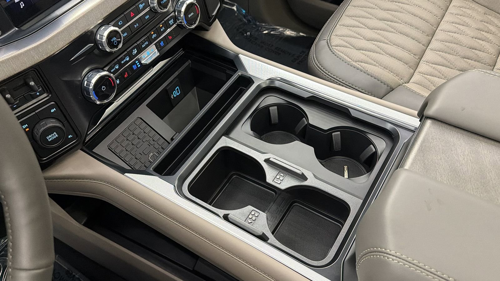 Used 2026 Ford F450 Platinum w/ Platinum Plus Package image 26