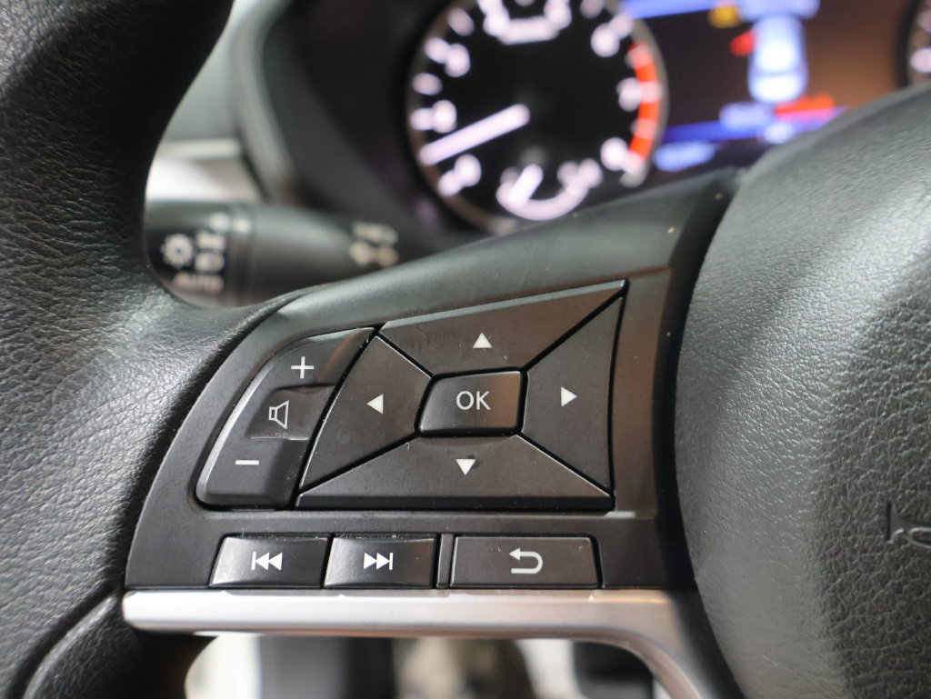 Used 2025 Nissan Altima 2.5 SV FWD image 33
