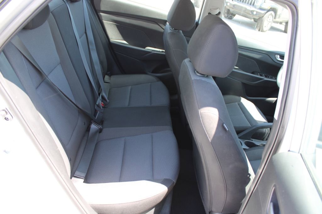 Used 2022 Hyundai Accent SE FWD image 11