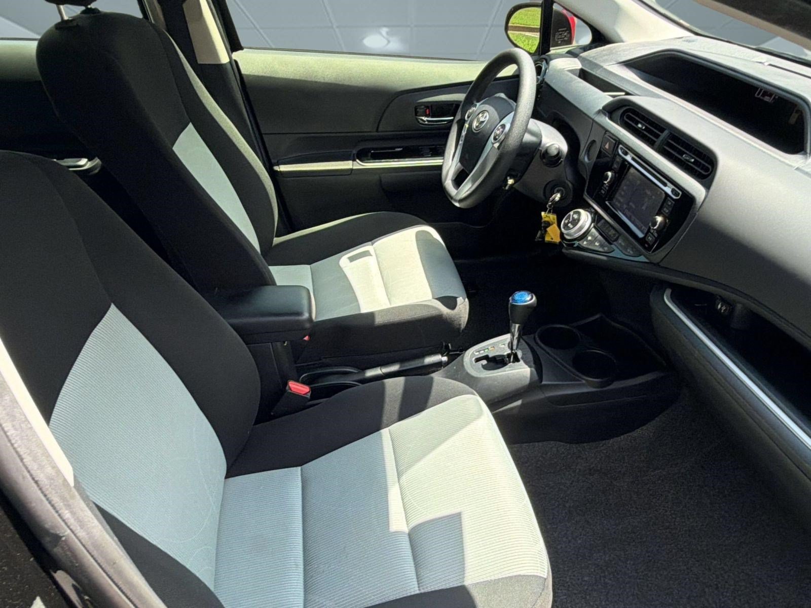 Used 2016 Toyota Prius C Persona Series FWD image 21