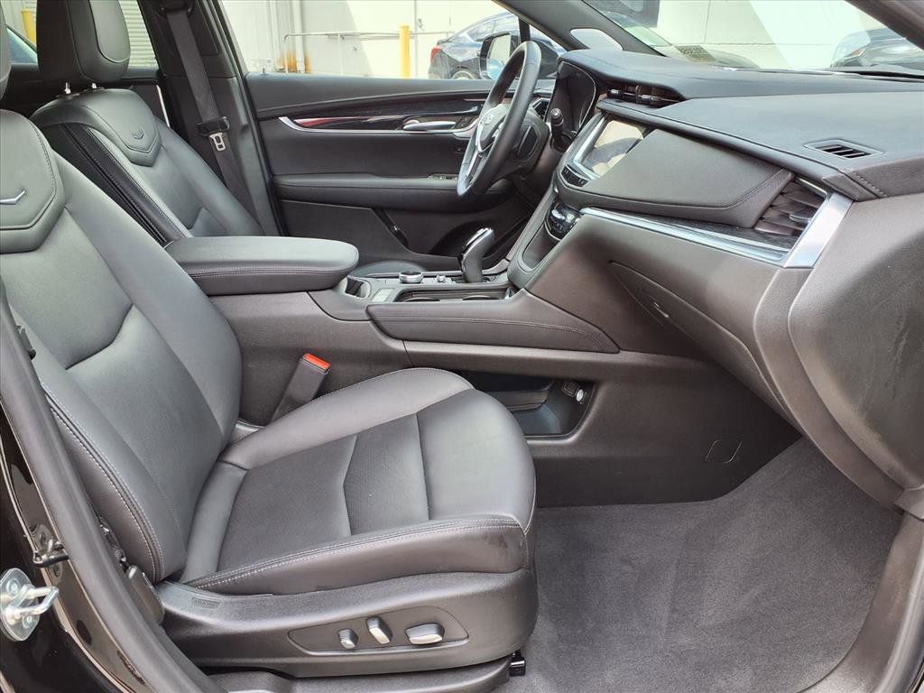 Certified 2025 Cadillac XT5 Premium Luxury AWD/4WD image 9