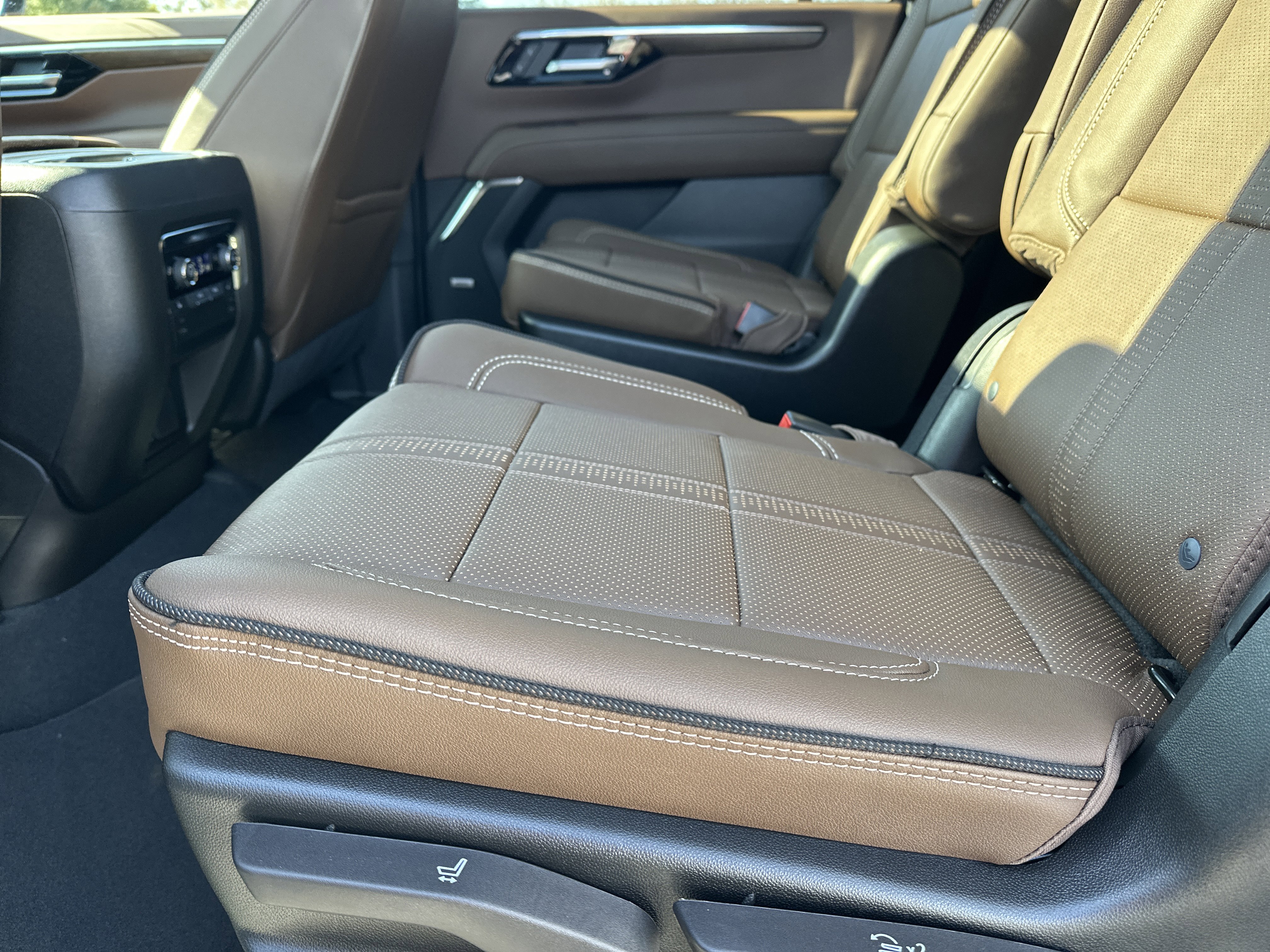 New 2026 Chevrolet Suburban High Country w/ Sun And Tow Package image 22