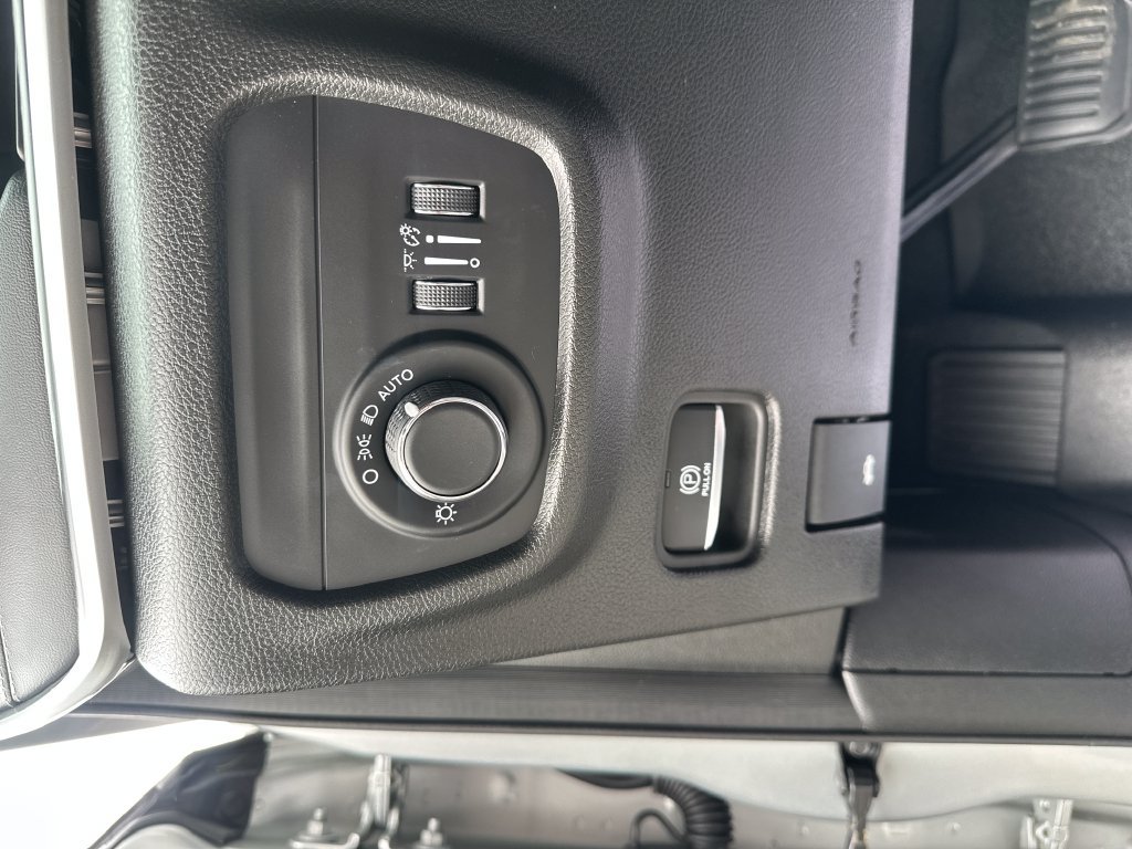 Used 2023 Jeep Grand Cherokee L Laredo AWD/4WD image 12