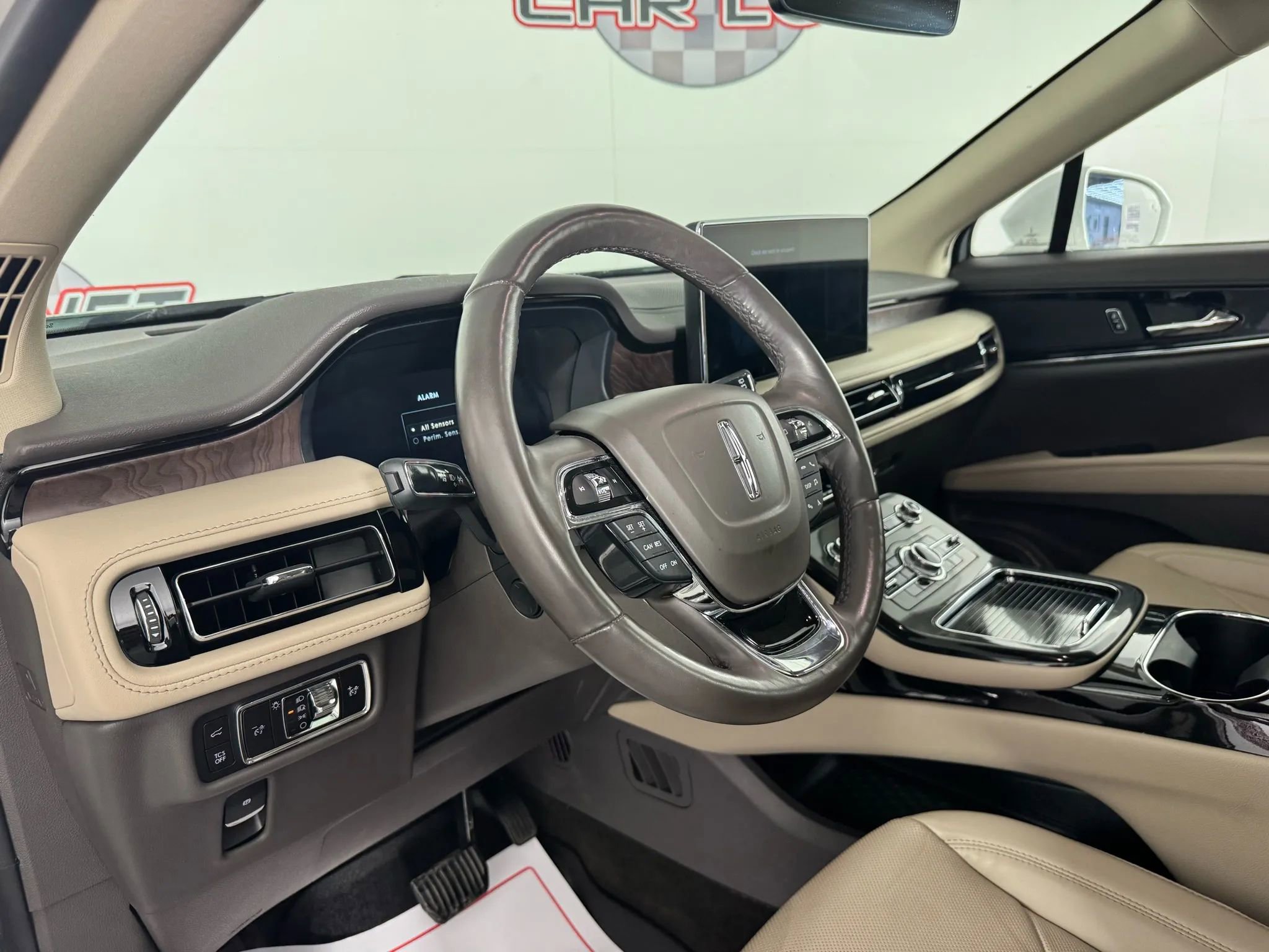 Used 2023 Lincoln Nautilus Reserve image 10