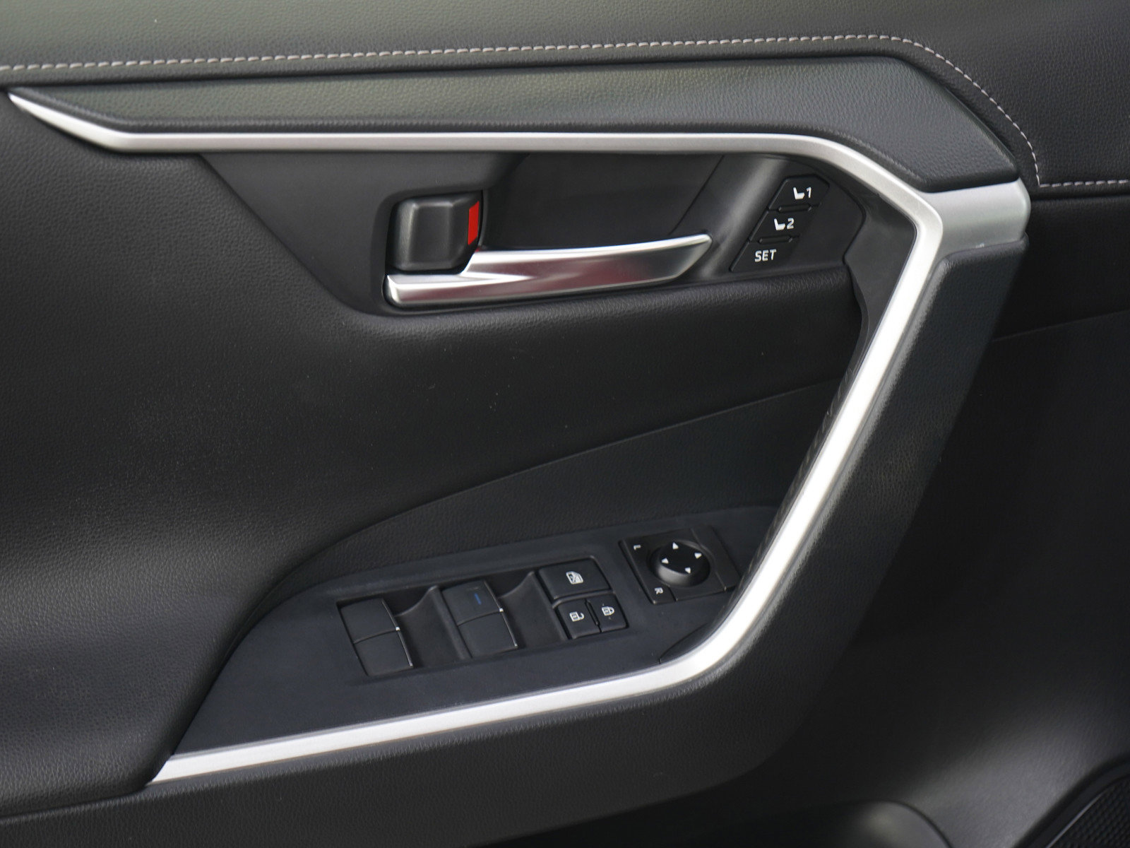 Used 2019 Toyota RAV4 Limited AWD/4WD image 21