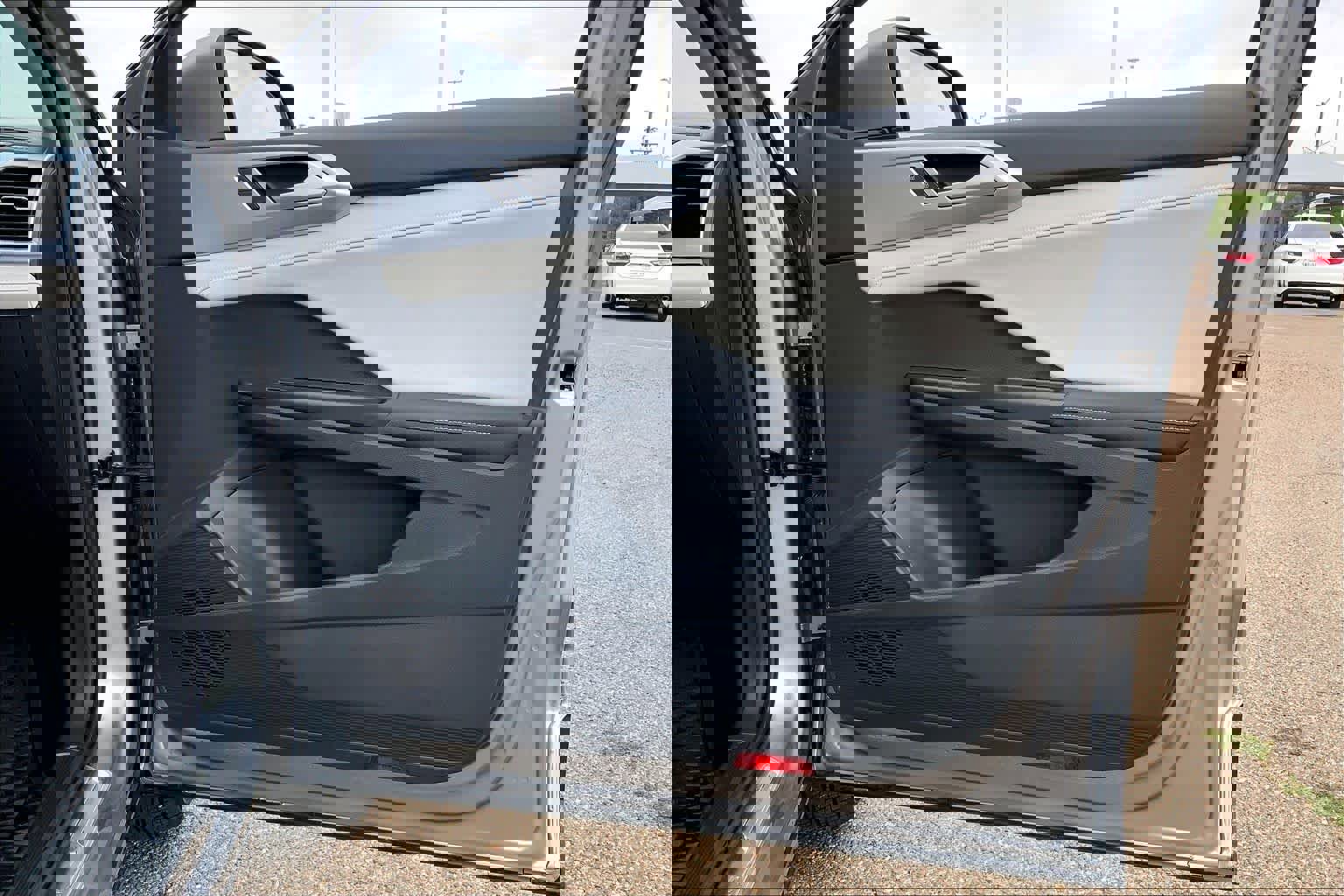 Used 2025 Volkswagen Taos SE AWD/4WD image 23