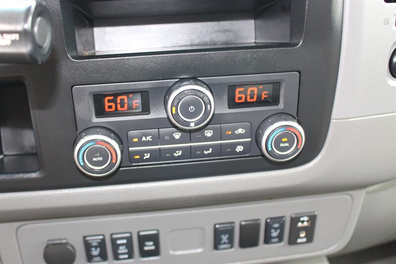Used 2015 Nissan NV 3500 SL w/ Technology Package RWD image 38