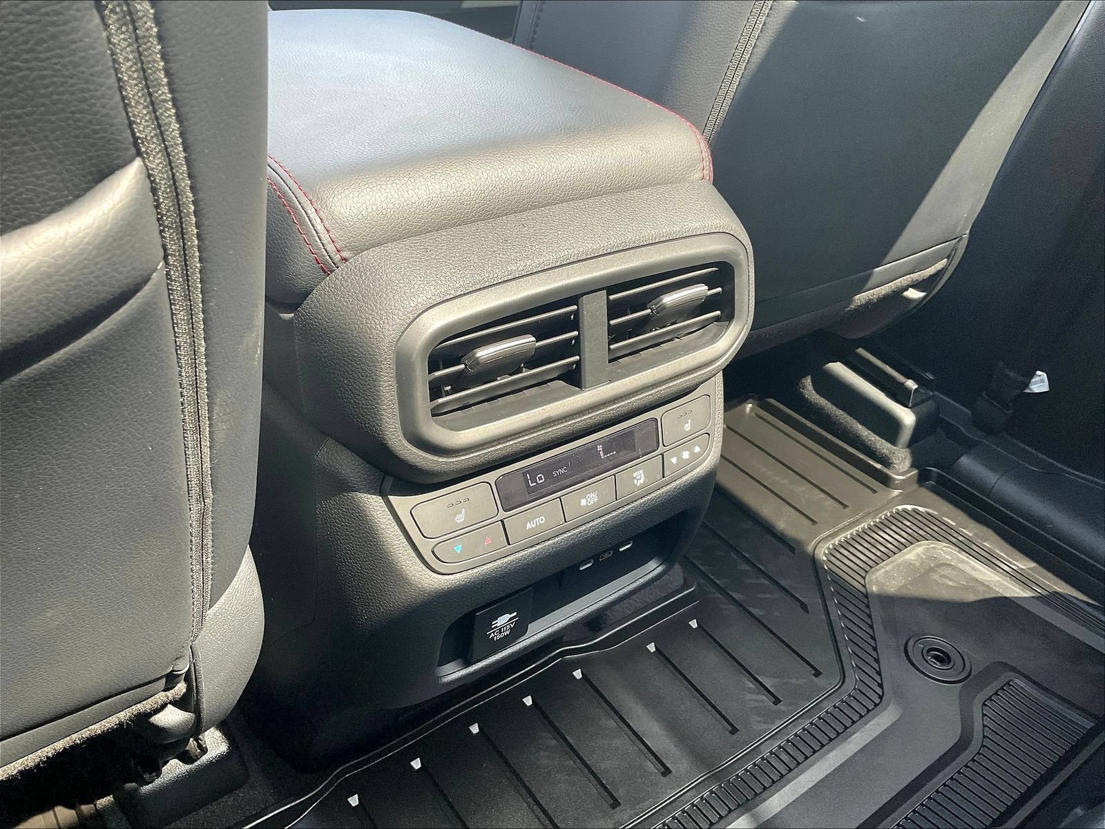 Used 2025 Honda Pilot Black Edition image 12